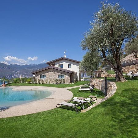 Villa Divina - Apt Icona Con Piscina E Vista Lago Castelletto Di Brenzone Luaran gambar