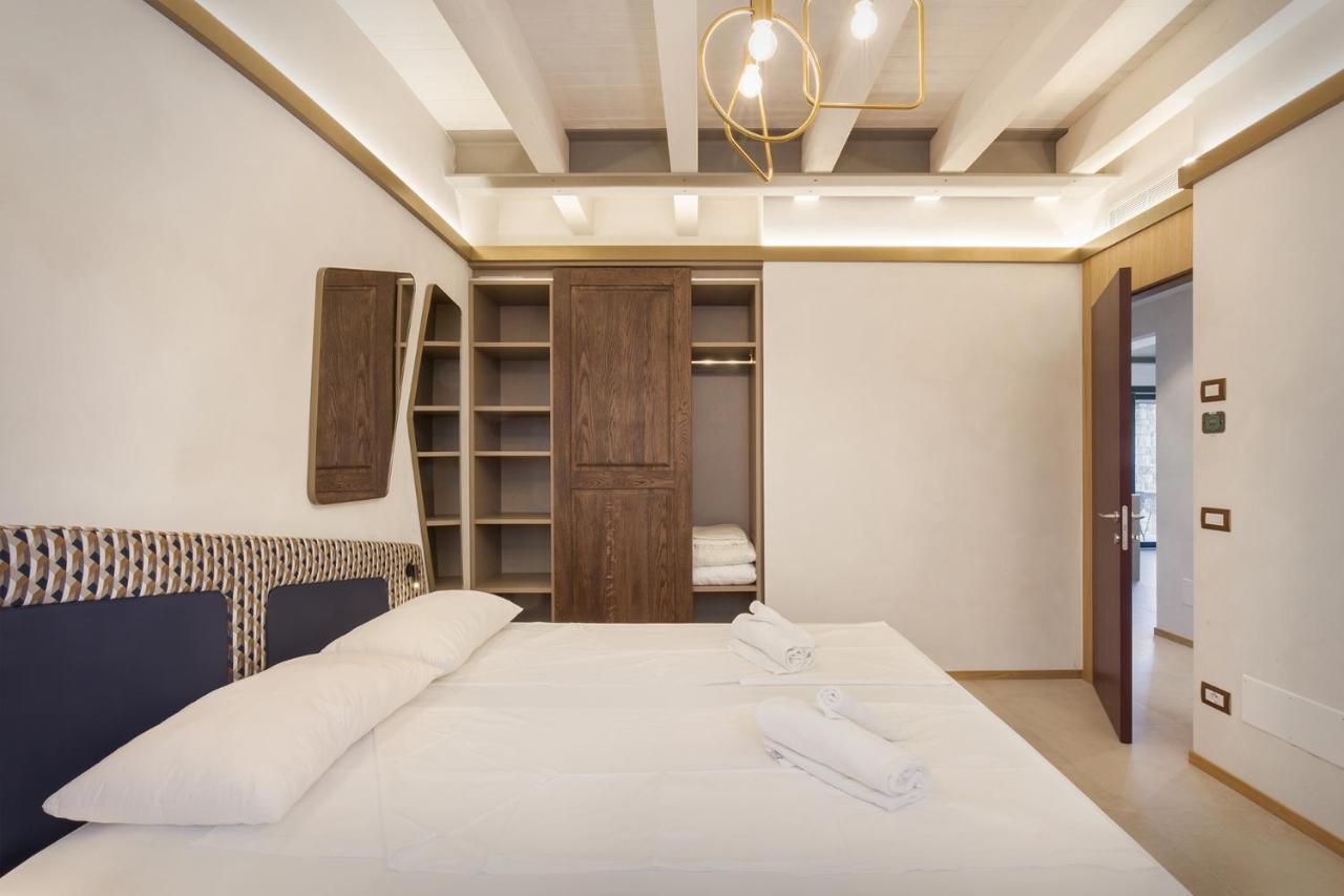 Villa Divina - Apt Icona Con Piscina E Vista Lago Castelletto Di Brenzone Luaran gambar
