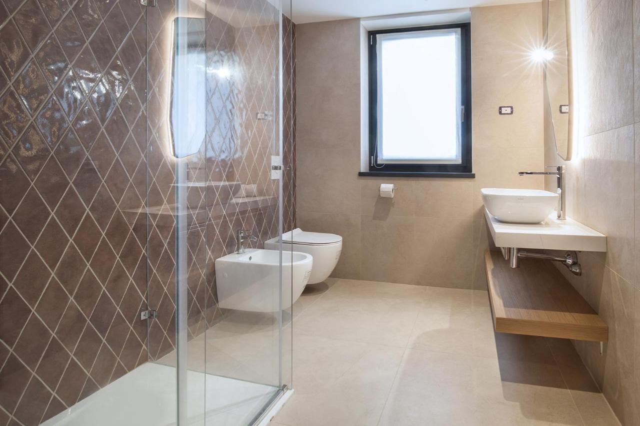 Villa Divina - Apt Icona Con Piscina E Vista Lago Castelletto Di Brenzone Luaran gambar