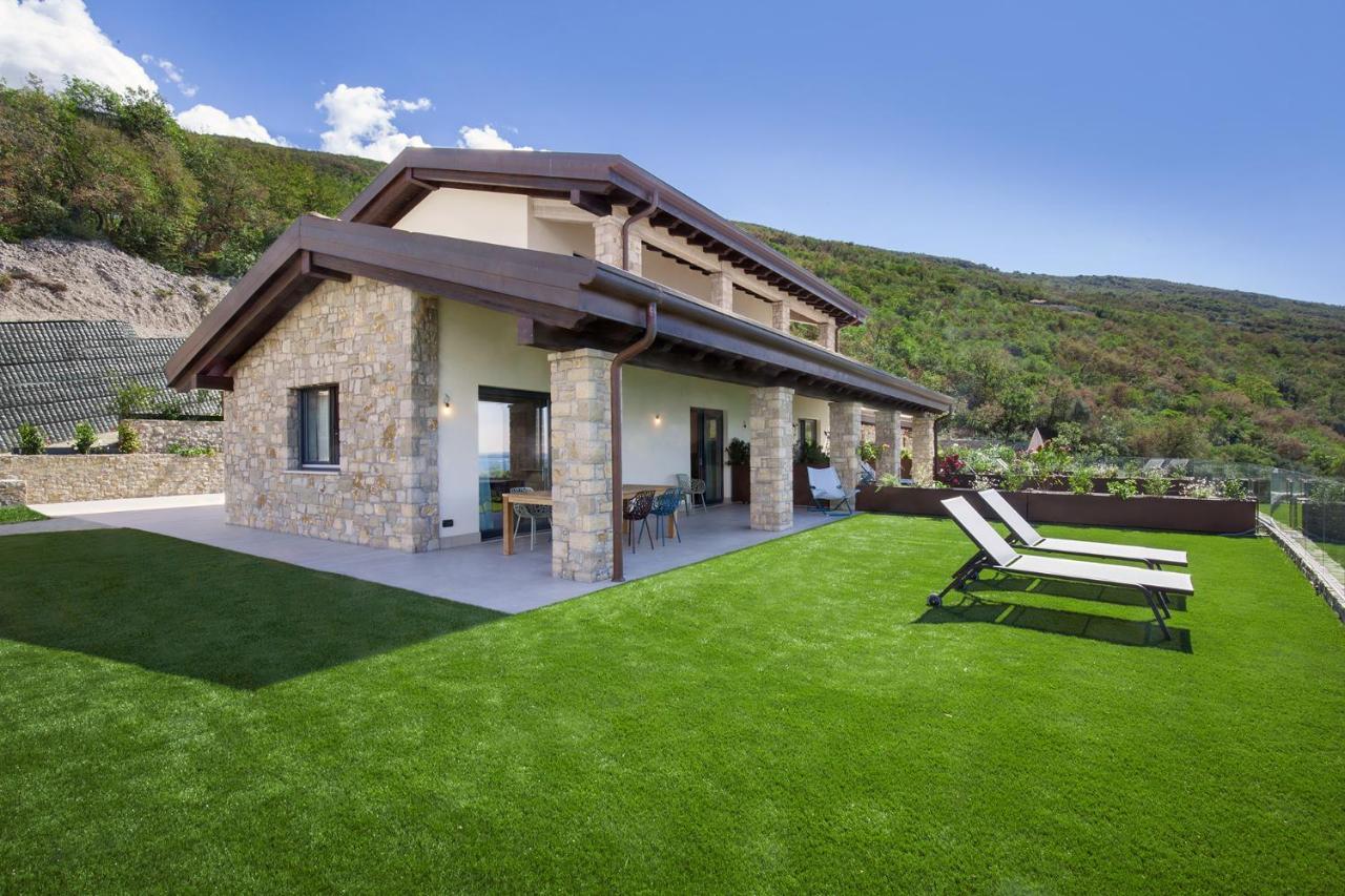 Villa Divina - Apt Icona Con Piscina E Vista Lago Castelletto Di Brenzone Luaran gambar